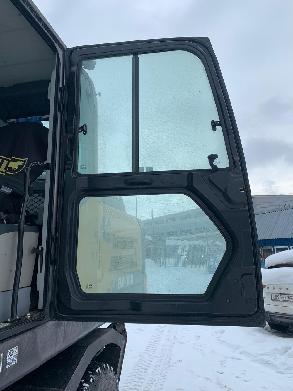 Bull EW* Экскаватор колесный EW180-PLUS (Дизельный, 5.9 л, 208 л.с. АТ)