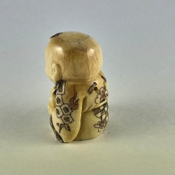 Статуэтка нэцкэ Мальчик Карако с золотым корабликом богатства