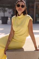 трикотажный топ в желтом цвете