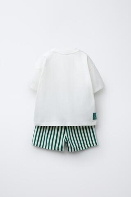 ZARA КОМПЛЕКТ ИЗ ФУТБОЛКИ И ШОРТОВ, ЗЕЛЕНЫЙ/ЭКРЮ