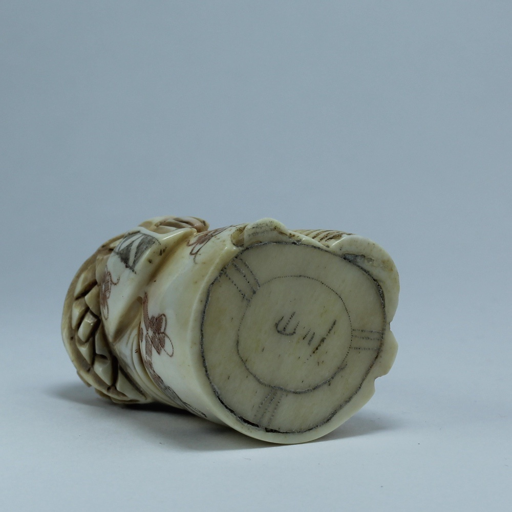 Нэцкэ Фукурокудзю с колосьями и корзиной рыбы