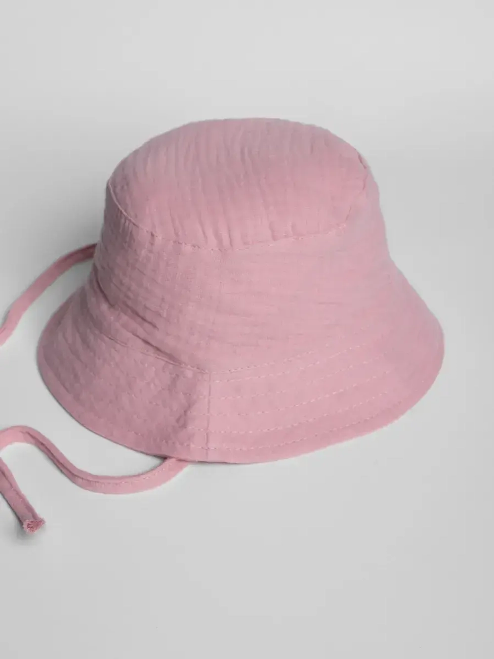 Розовая панама для девочки на лето с завязками