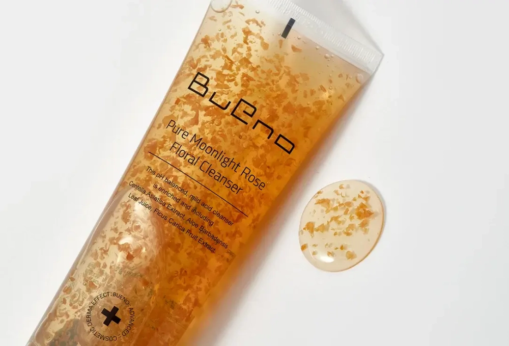 Bueno Цветочный гель для умывания с лепестками роз Bueno Pure Moonlight Rose Floral Cleanser, 150 мл