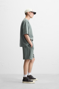 ZARA ШОРТЫ-ДЖОГГЕРЫ СВОБОДНОГО КРОЯ С ЭФФЕКТОМ ПОТЕРТОСТИ, ЛИНЯЛЫЙ ЗЕЛЕНЫЙ