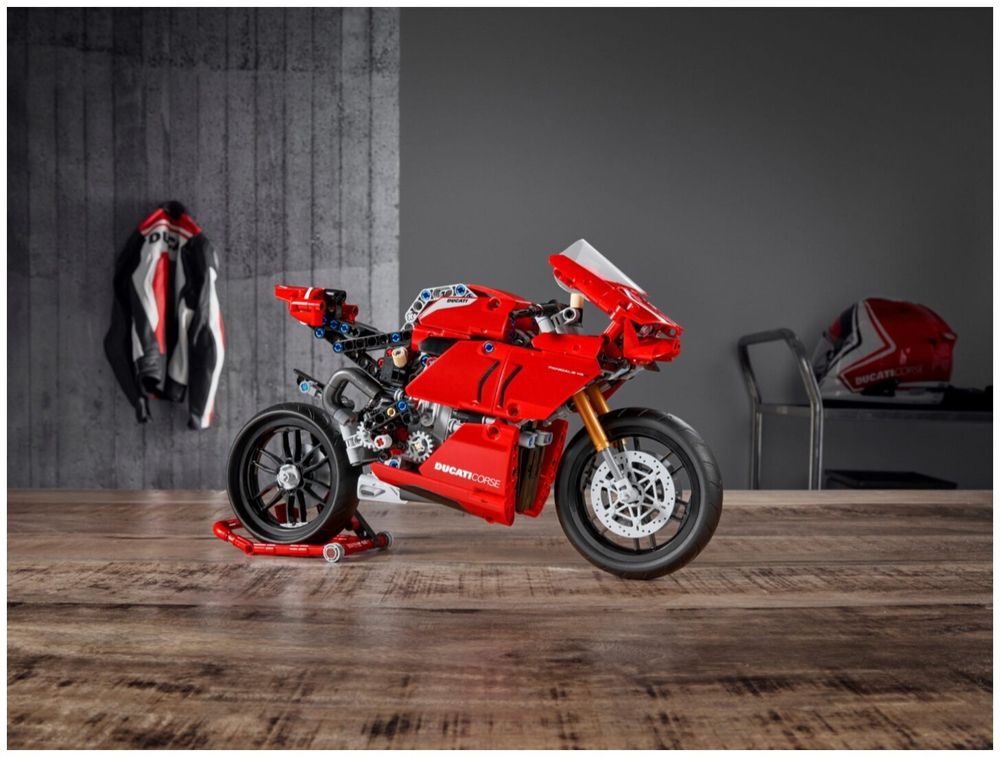 Конструктор LEGO Technic 42107 Ducati Panigale V4 R