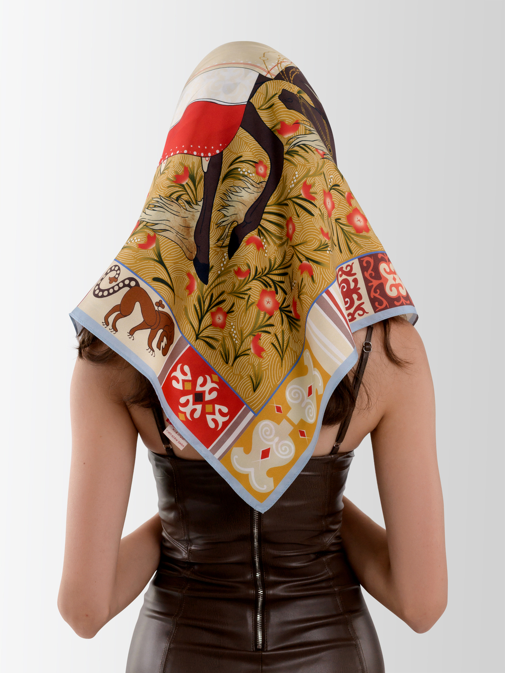 Платок «Женский лик Алтая. Осень» 100% шёлк