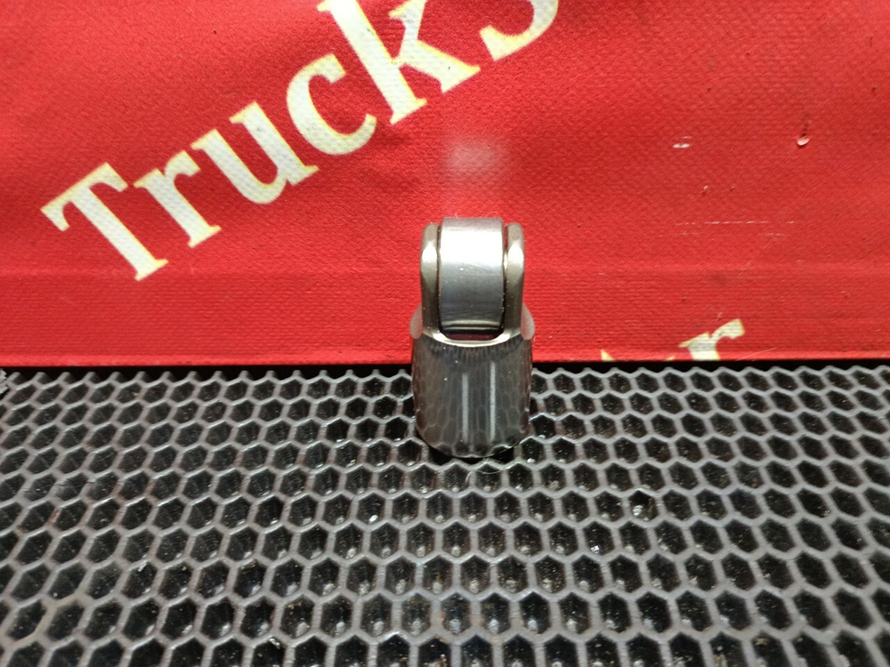 Толкатель выпускного клапана