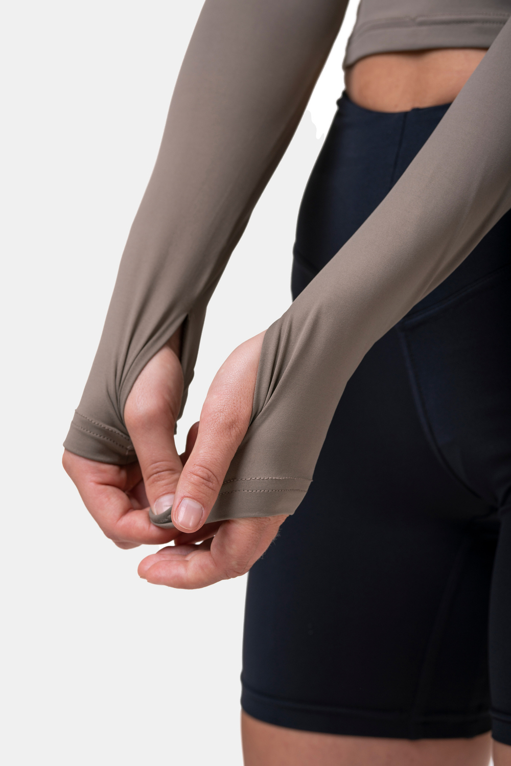 Топ женский Long Sleeve Thumbhole Sporty Crop
585 Мокко