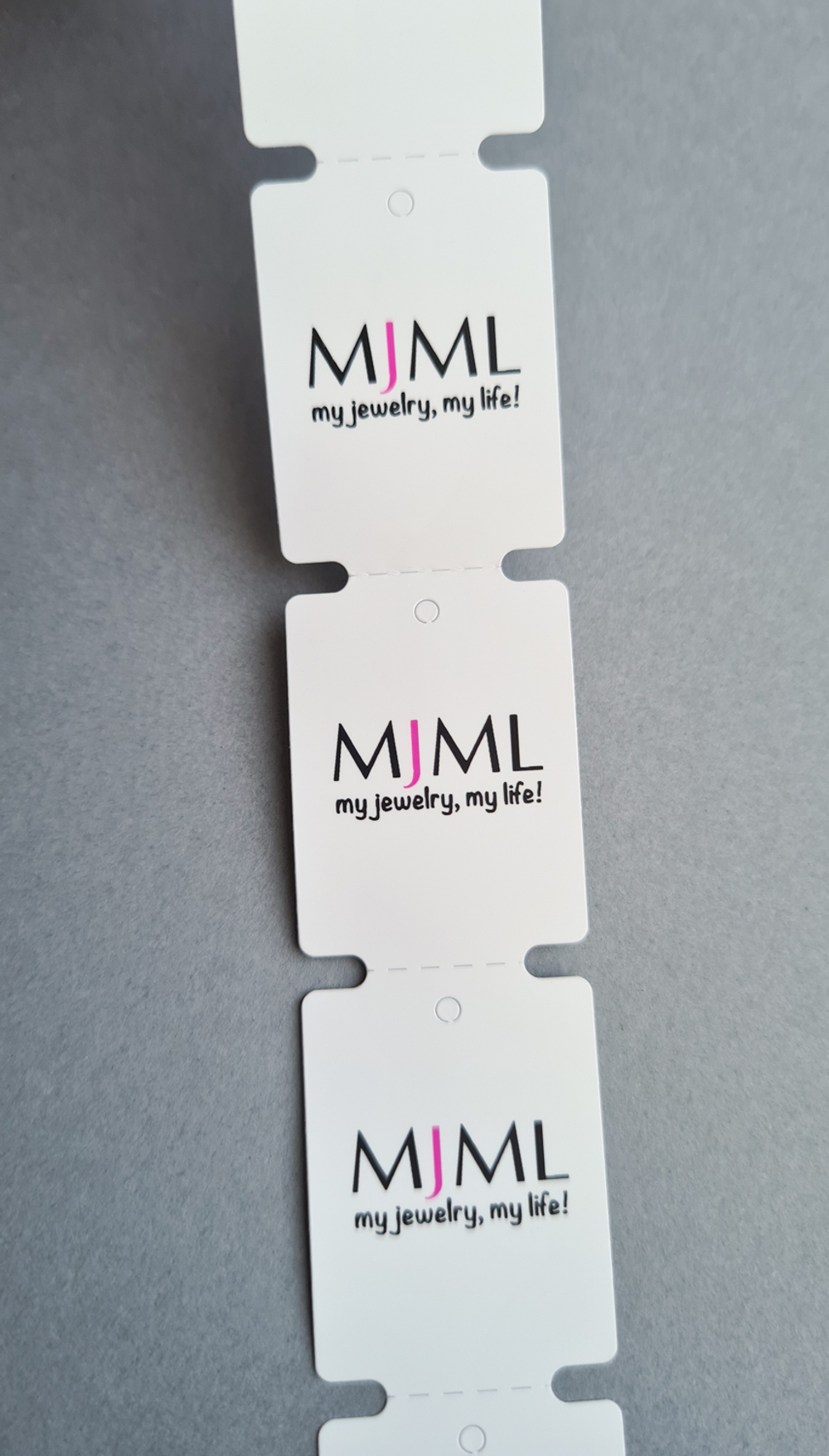 Ярко-розовый