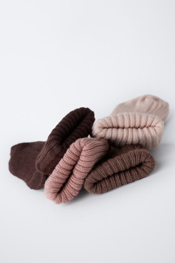 ZARA НАБОР ИЗ ЧЕТЫРЕХ ПАР НОСКОВ В КОРОБКЕ, КОРИЧНЕВЫЙ