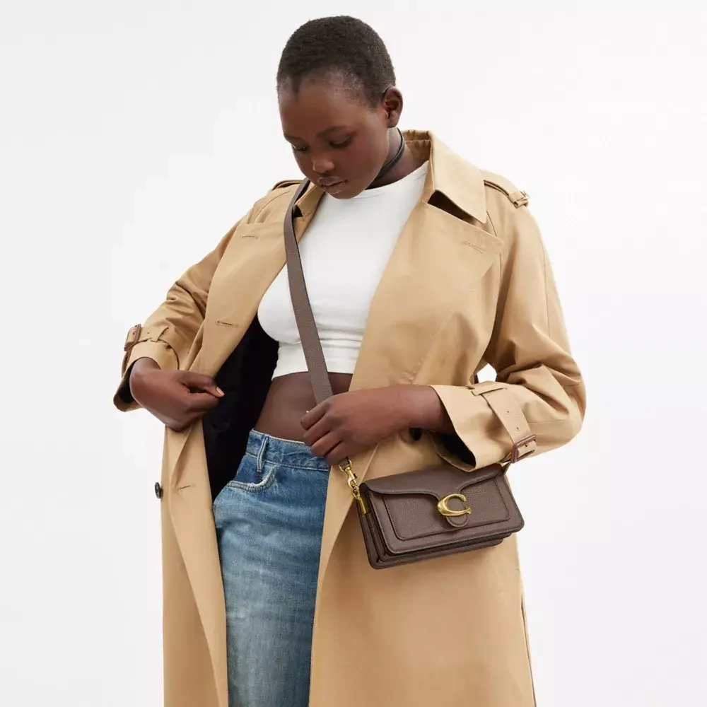 COACH СУМКА ЧЕРЕЗ ПЛЕЧО TABBY 20, КАМЕННЫЙ