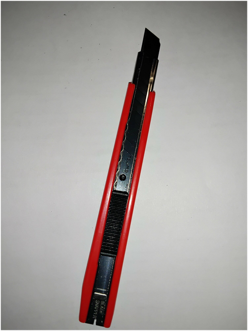 Нож Tajima LC 303 (с пластиковой ручкой)