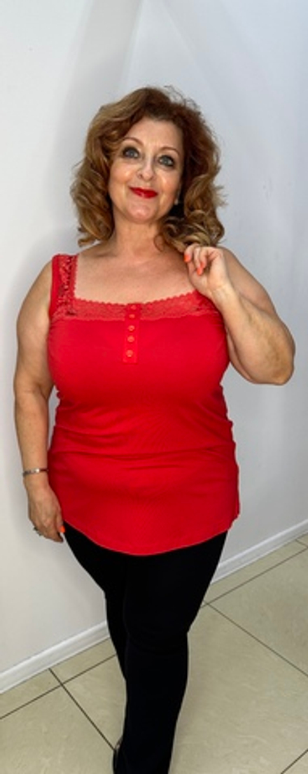 Красный топ-майка с кружевами