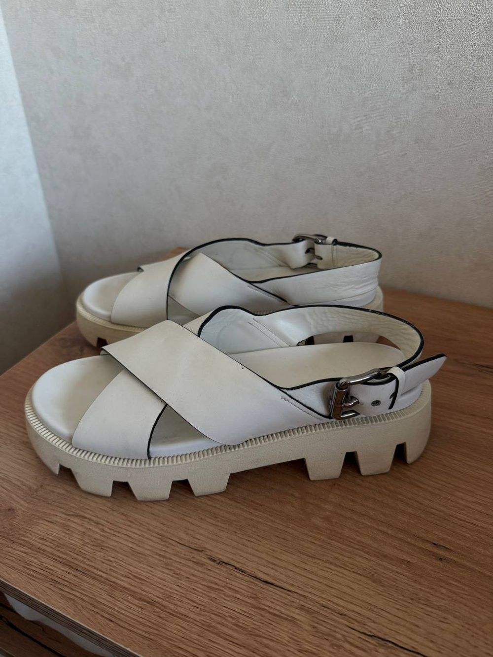 Сандалии Prada