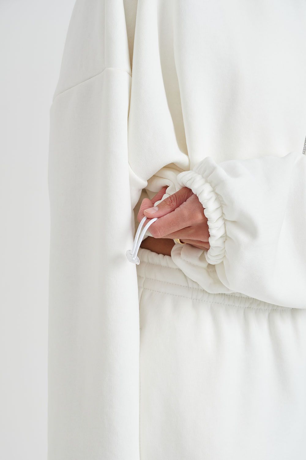 Укороченное худи на молнии кремового цвета