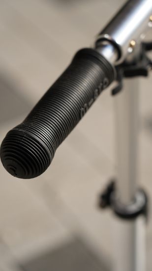 Самокат Micro Sprite Glow (светится в темноте) LED, белый