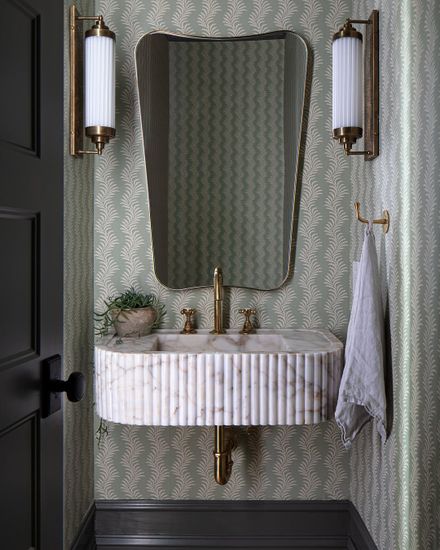 Золотое зеркало в раме “Кейн”