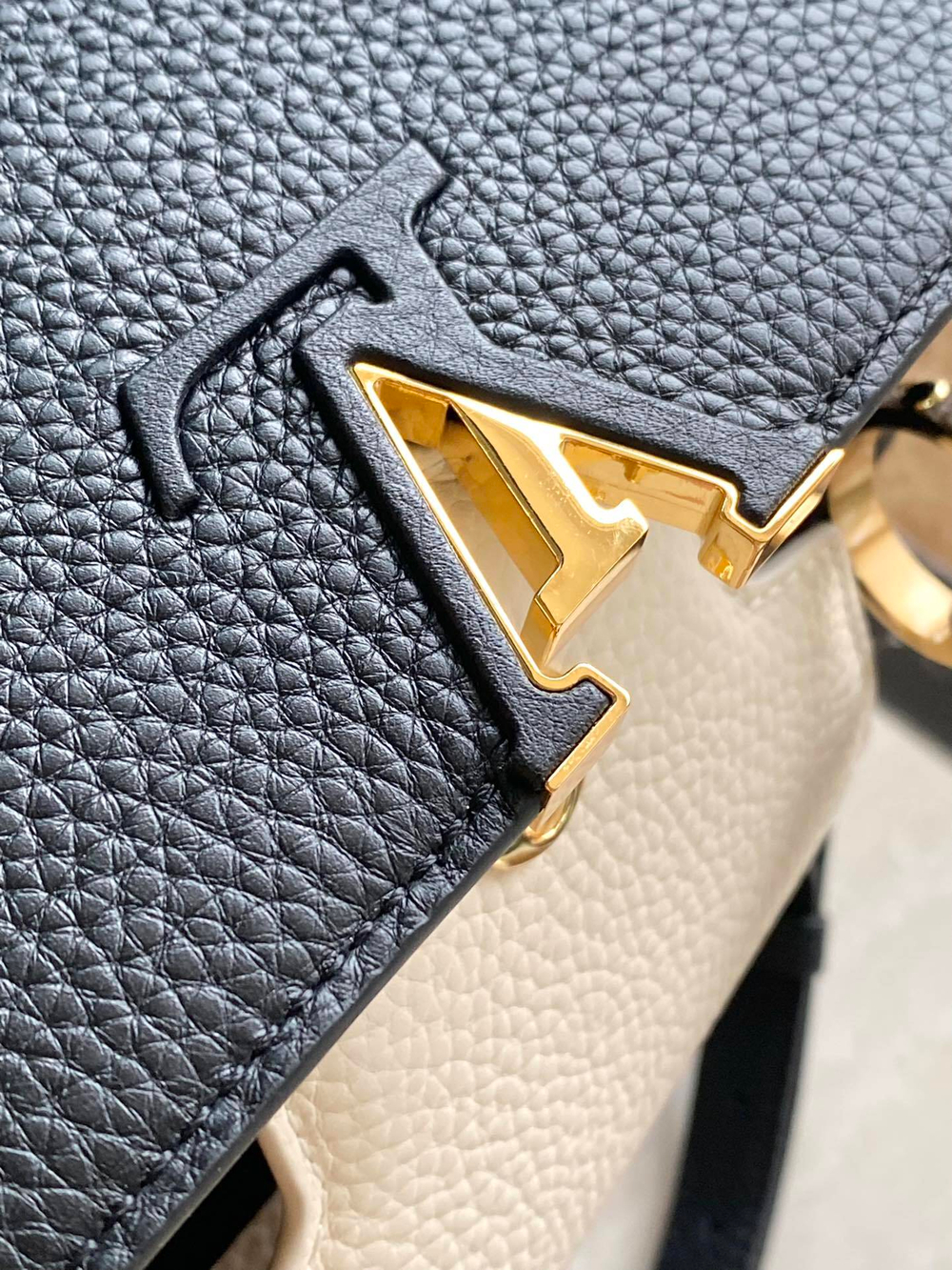Louis Vuitton Capucines BB