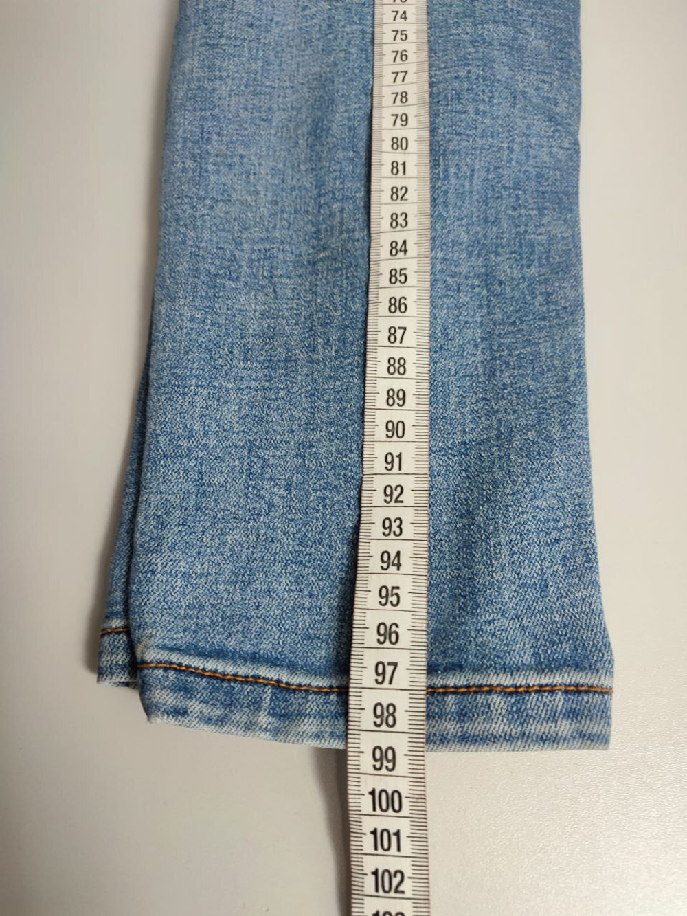 Джинсы Stradivarius с порезами 42 размер