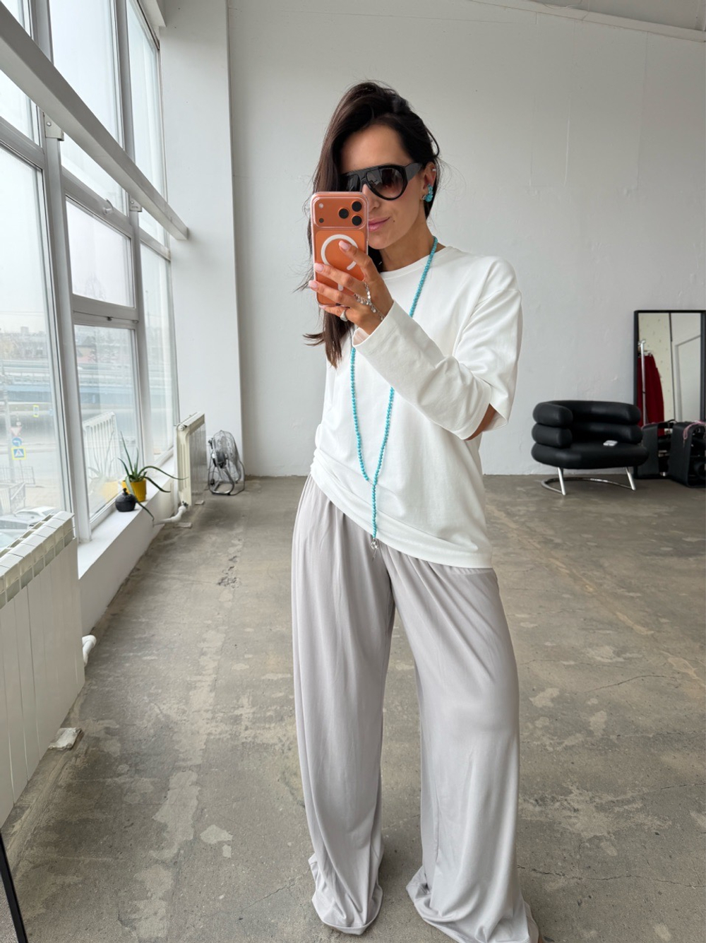 Лонгслив с разрезами на рукавах белый