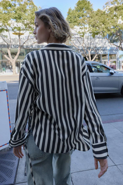 ZARA РУБАШКА В ПОЛОСКУ СО ШНУРКАМИ ПО БОКАМ, ЭКРЮ/ЧЕРНЫЙ