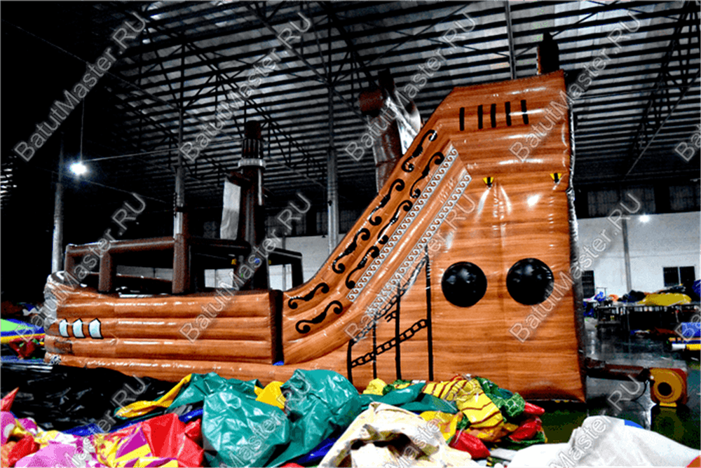 Надувной корабль "Весёлый Роджер Brown"