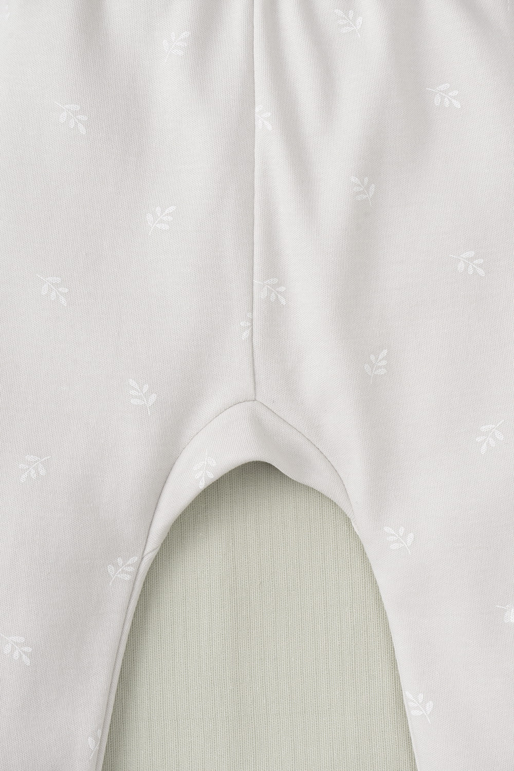 К 4718/белые веточки на бежевом брюки для девочки