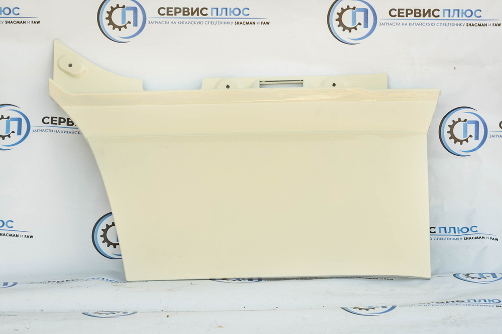 Накладка двери FAW J6 нижняя R белого цвета