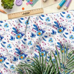 Ткань барби мелкие цветы и перья с брусникой на белом фоне