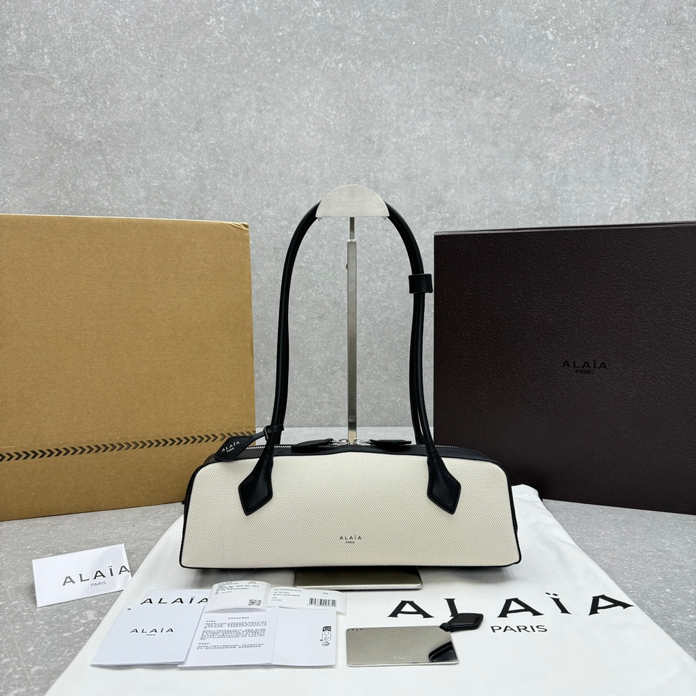Alaia Le Teckel Medium Bag 33 cm