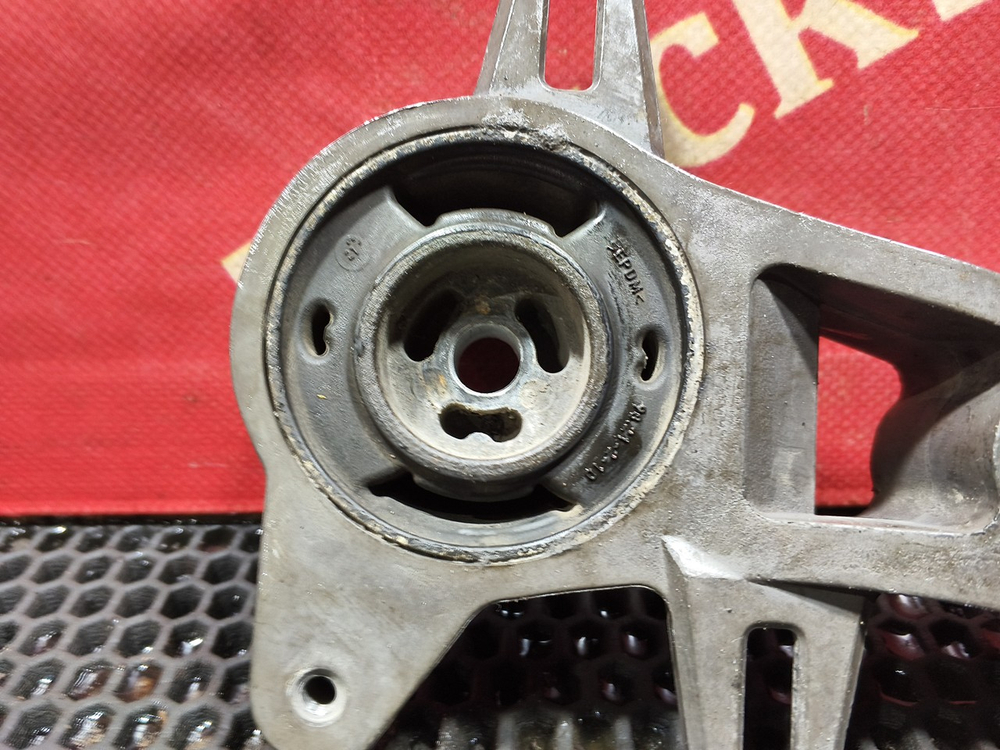 Кронштейн интеркулера левый 2019 г.