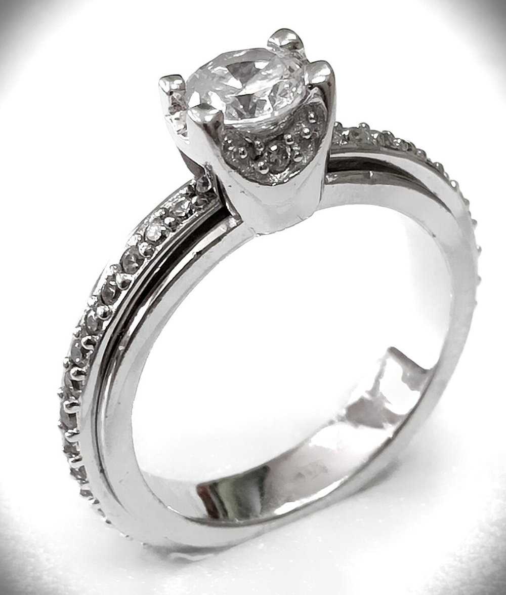 Ювелирное кольцо из серебра