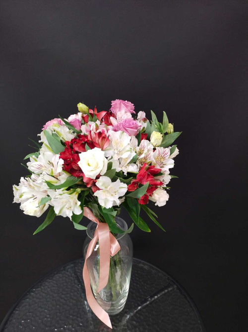 Букет Альстромерия