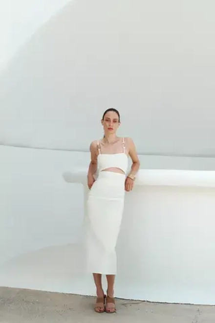 ZARA ПЛАТЬЕ МИДИ СО СБОРКОЙ И ВЫРЕЗОМ, БЕЛЫЙ