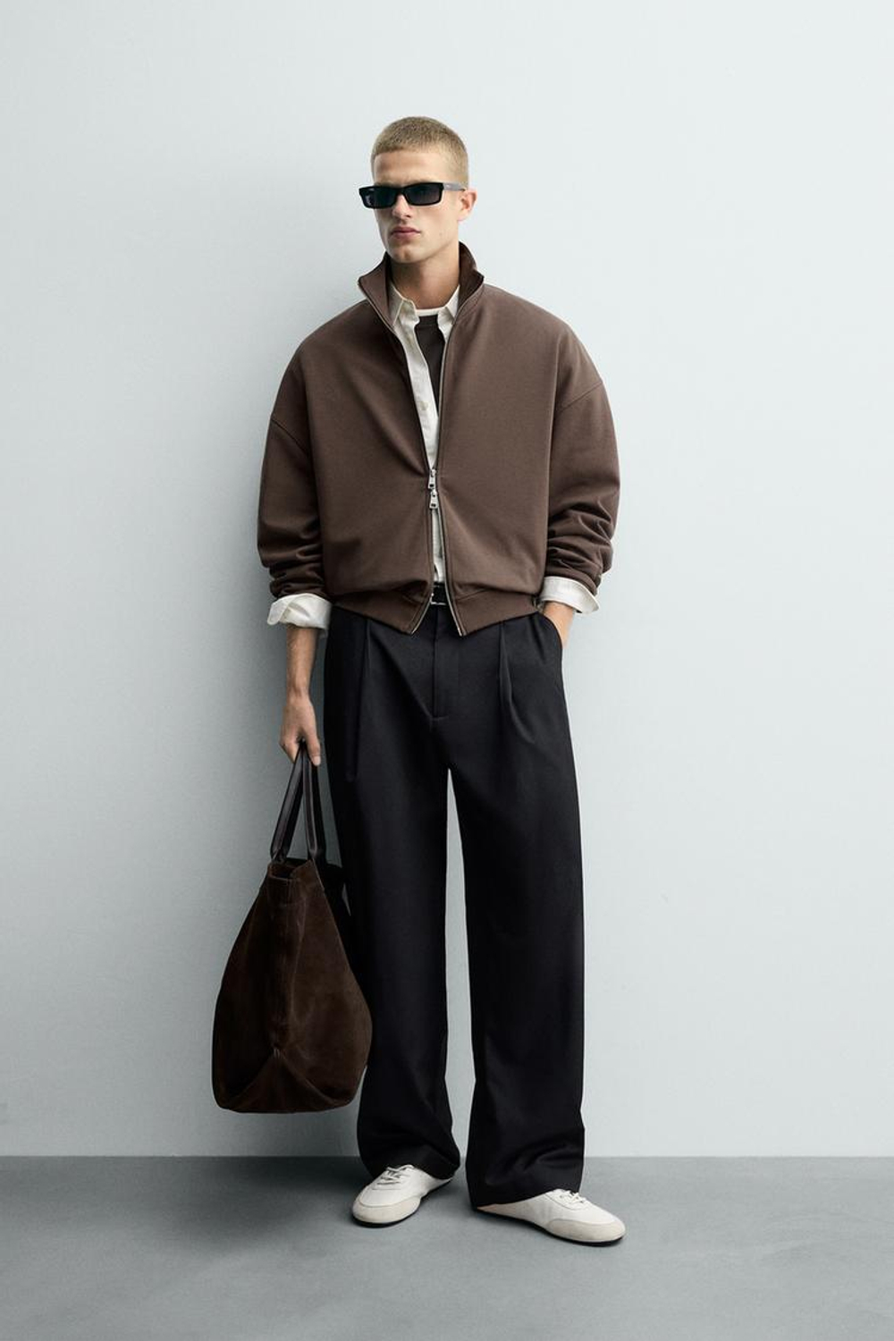 ZARA КУРТКА ИЗ НЕОПРЕНА С НАШИВКОЙ, ШОКОЛАДНЫЙ