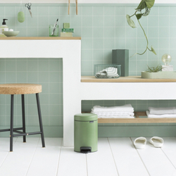 Ведро Brabantia NewIcon 3л зеленый мох в интерьере