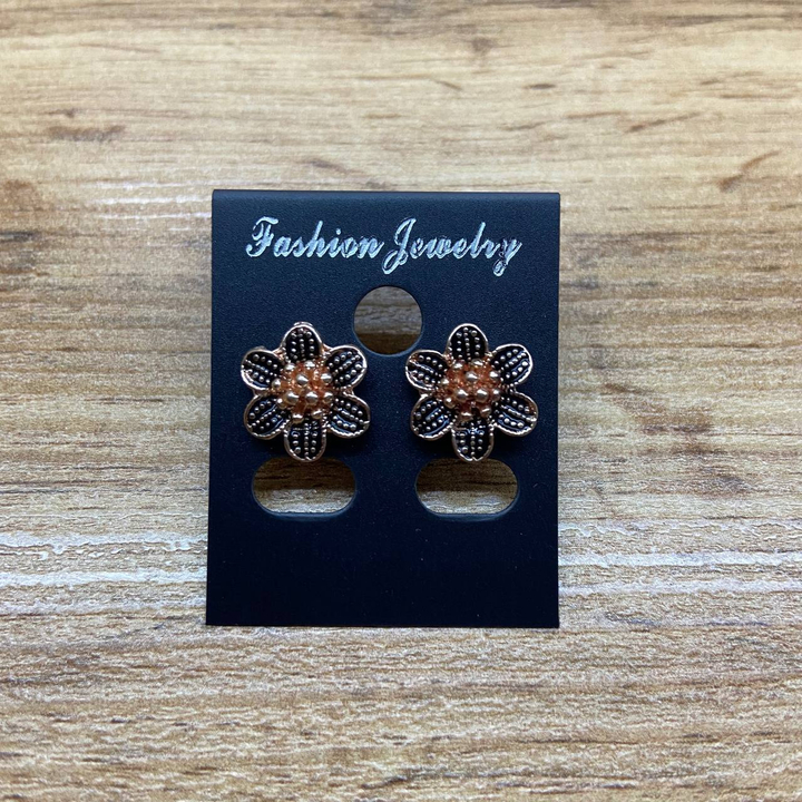 Серьги Small Цветочек шестилистник эмаль цветная цвет черный металл золотистый