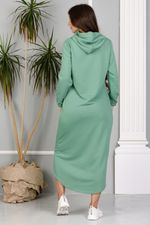 Платье полуприлегающего силуэта, выполнено из плотной х/б ткани