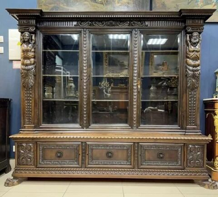 Винтаж: Кабинетный шкаф с фигурами атлантов