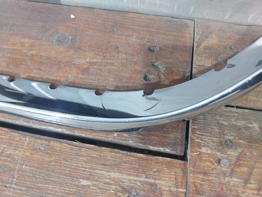 Молдинги решетки радиатора  BMW 5 (G30) аналог БУ 51137383519