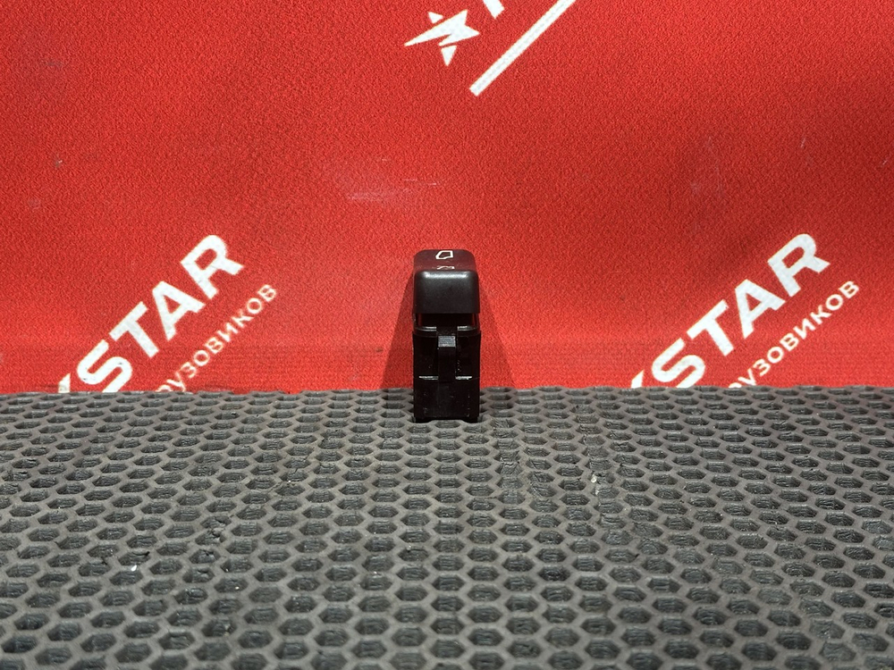 Кнопка люка