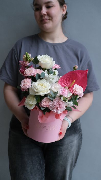Композиция в шляпной коробке нежная