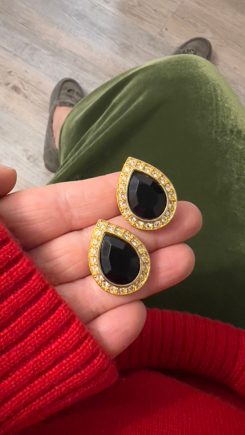 Клипсы с кристаллами и черной вставкой