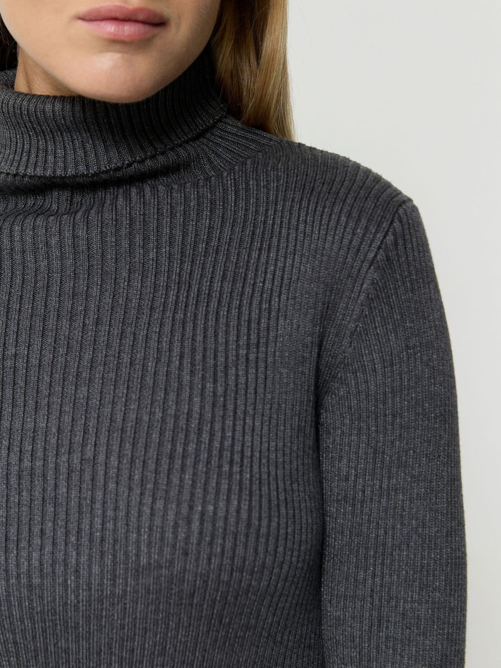 Водолазка с разрезом их хлопка