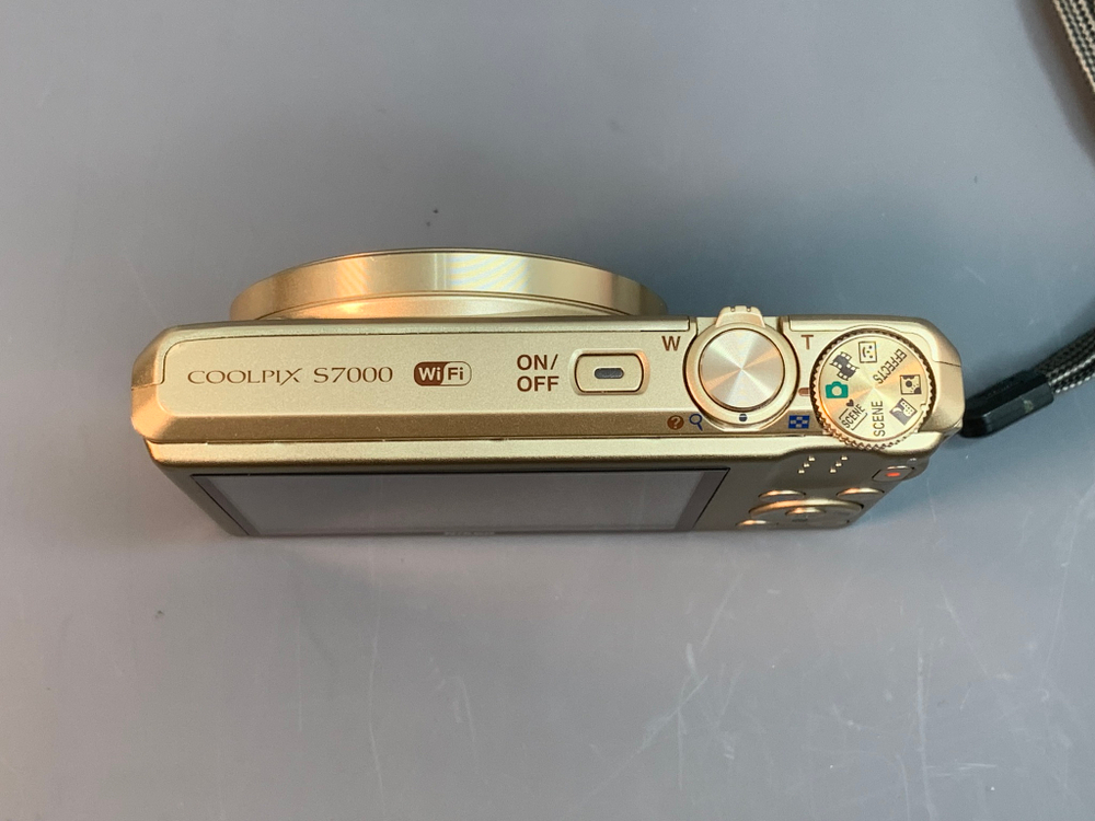 Nikon Coolpix S7000