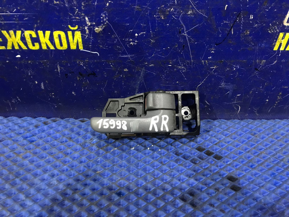 Ручка двери задней правой салонная TOYOTA RAV4 2000-2005