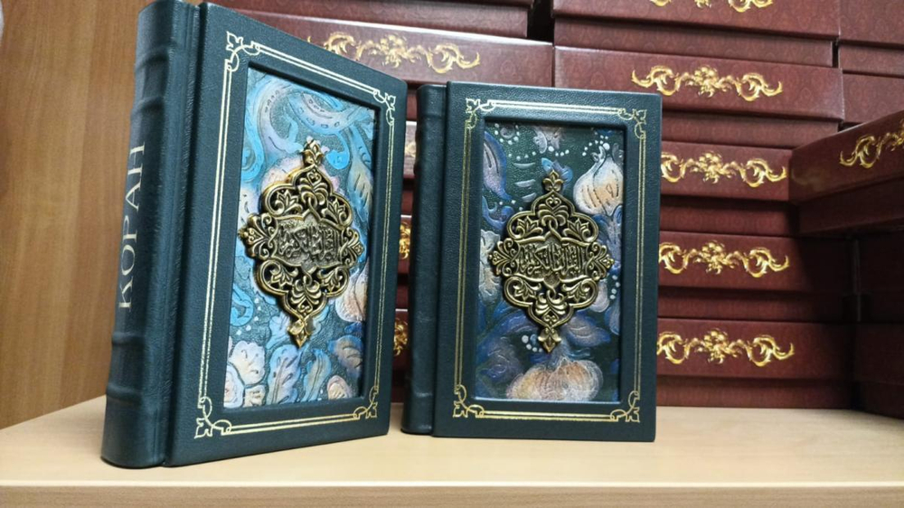 "Коран средний" Книга подарочная в кожаном переплете с росписью и бронзовой накладкой