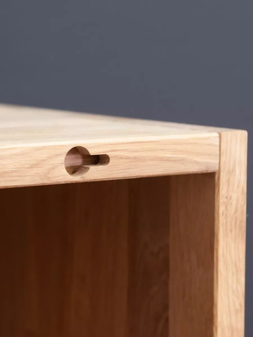 Стеллаж деревянный Эдгар, модульный, из массива дуба на ножках