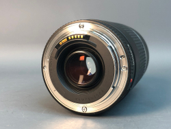 Canon EF 75-300mm f/4-5.6 III, небольшая царапина на передней линзе