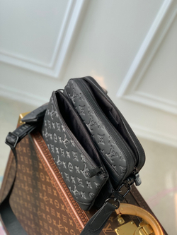 Louis Vuitton Trio Messenger